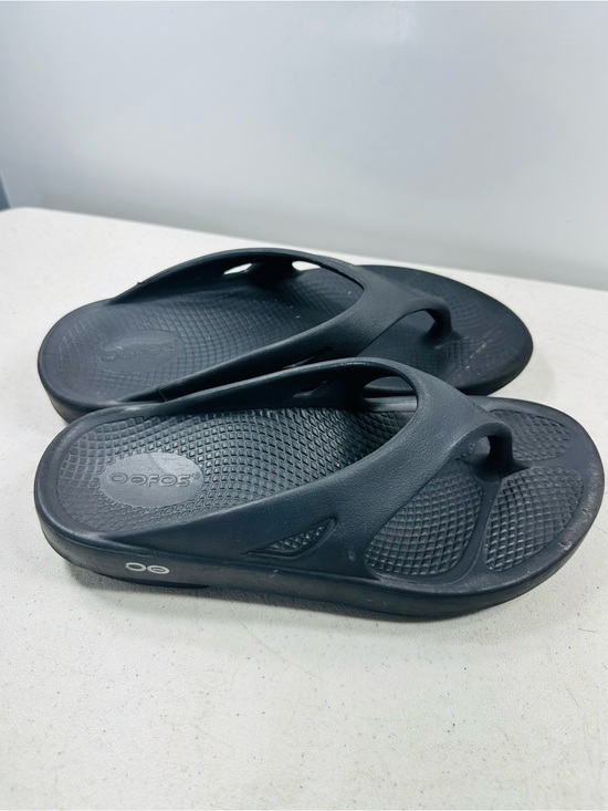 OOFOS OOriginal thong sandals size 6